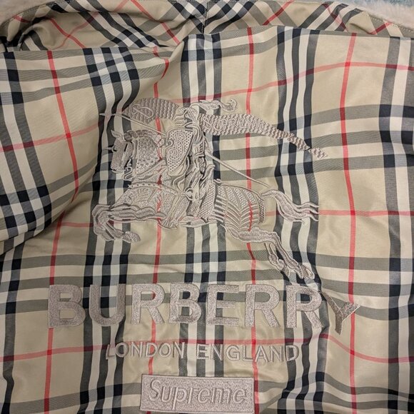 Replica Burberry Supreme Puffer - Picture 3 of 5